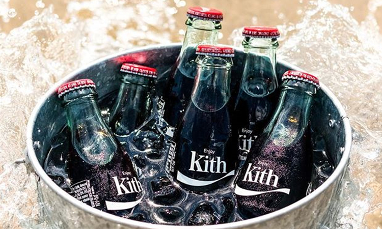 KITH x Coca-Cola 的联名里，还有款不出售的玻璃瓶装可乐