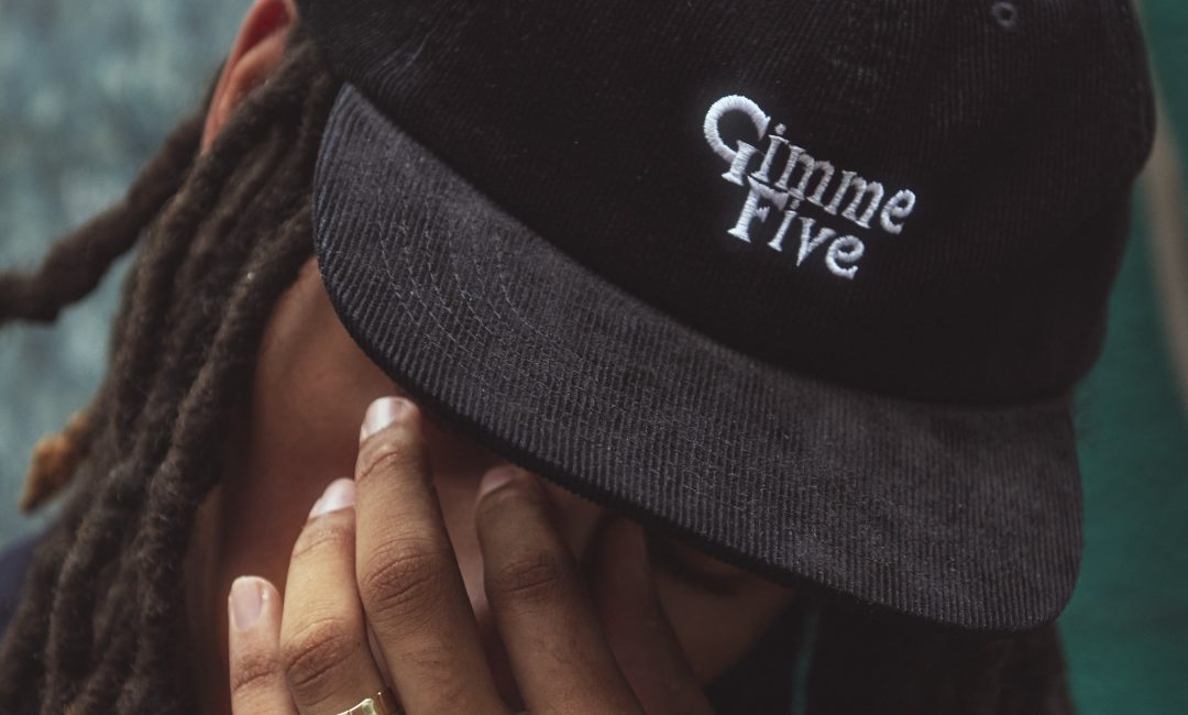 伦敦街头品牌 GIMME FIVE 瞩目帽品现身《GRIND》封面