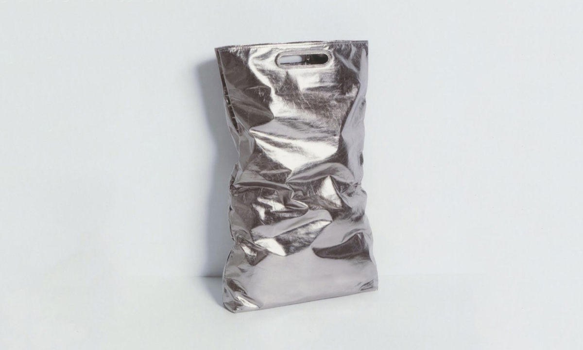 Helmut Lang 的豪华“垃圾袋” 将会成为你的新收藏