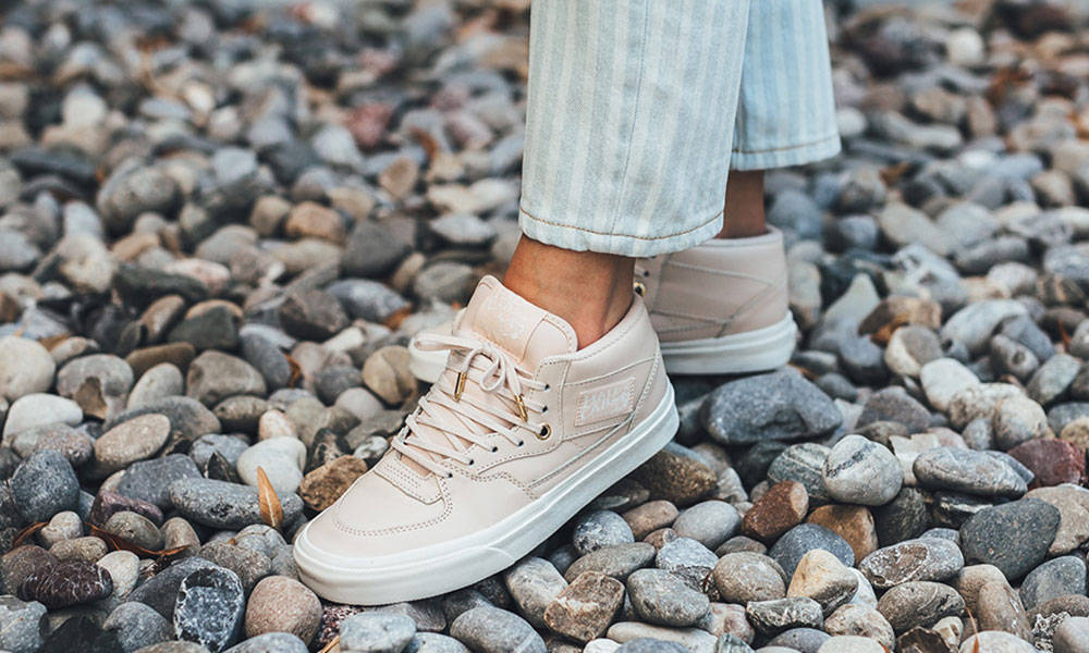 VANS 为旗下 Half Cab 推出新款 “Whisper Pink” 配色