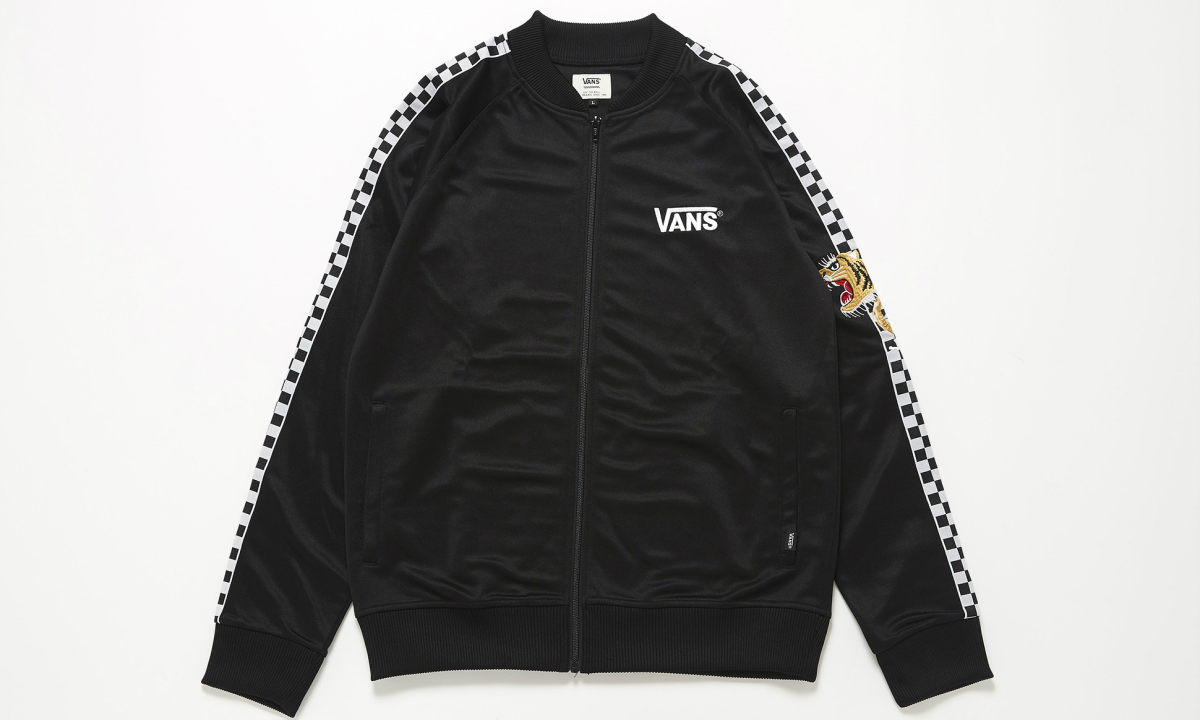 结合招牌棋盘格，Vans 推出横须贺刺绣套装