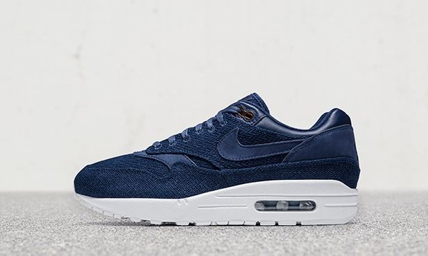 Nike x London Cloth Company 推出手工蓝染女性专属系列