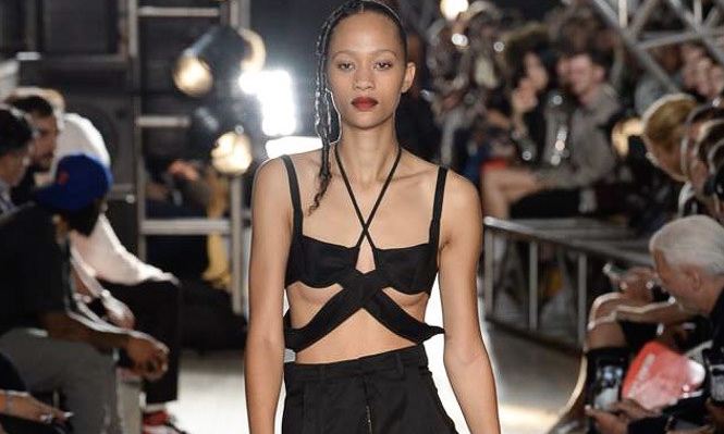 复刻经典的 Helmut Lang 2018 春夏成衣系列秀场直击