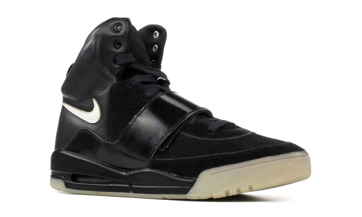 比跑车还贵，Nike Air Yeezy Sample 配色标价 10 万美元