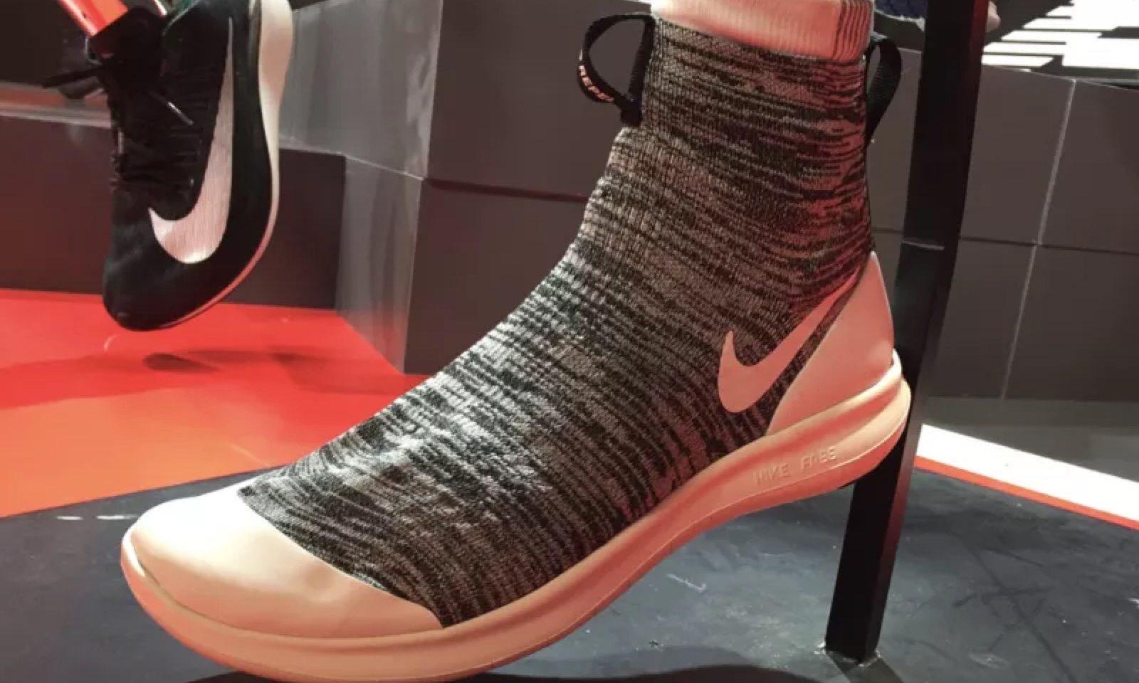 今年的 NikeLab GYAKUSOU 将 “袜子鞋” 上升到全新的高度