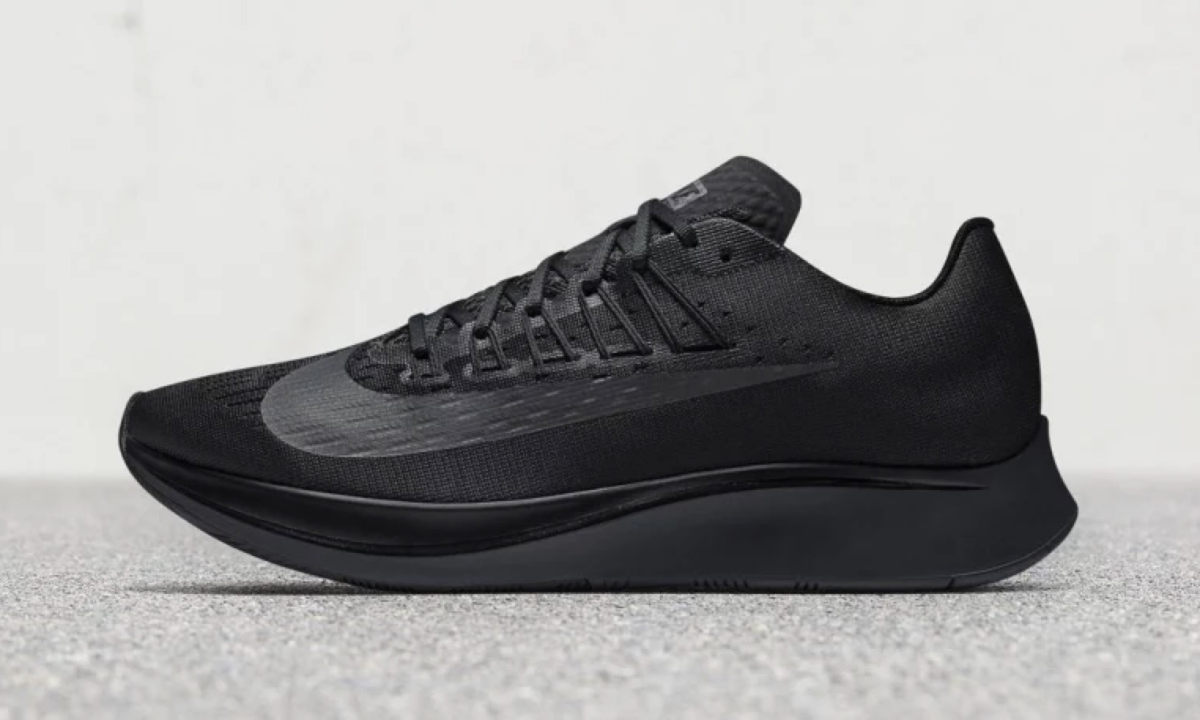 Nike Zoom Fly “Triple Black” 纯黑配色下月登场