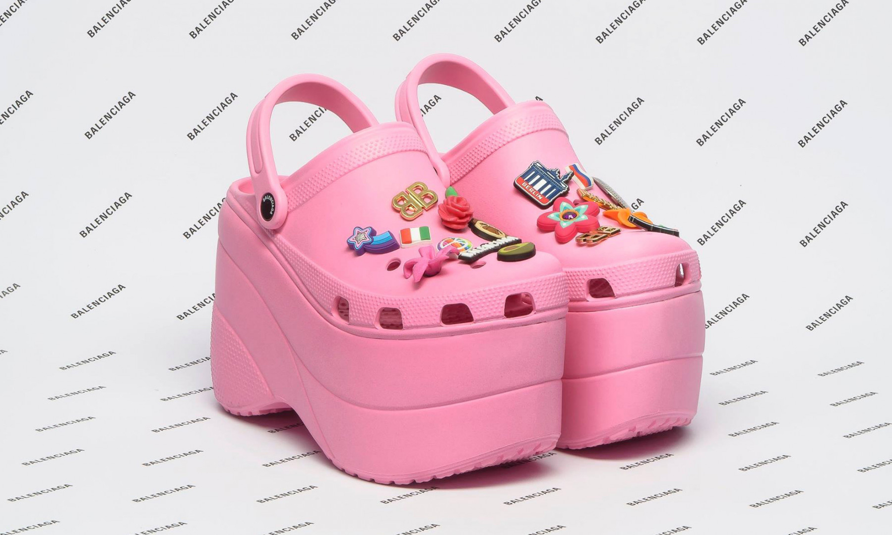 从未见过的 “洞洞鞋”，BALENCIAGA x Crocs 2018 春夏 Foam 设计亮相