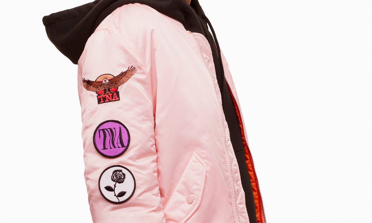 Aritzia 携手 Alpha Industries 推出更适合女孩子的配色系列