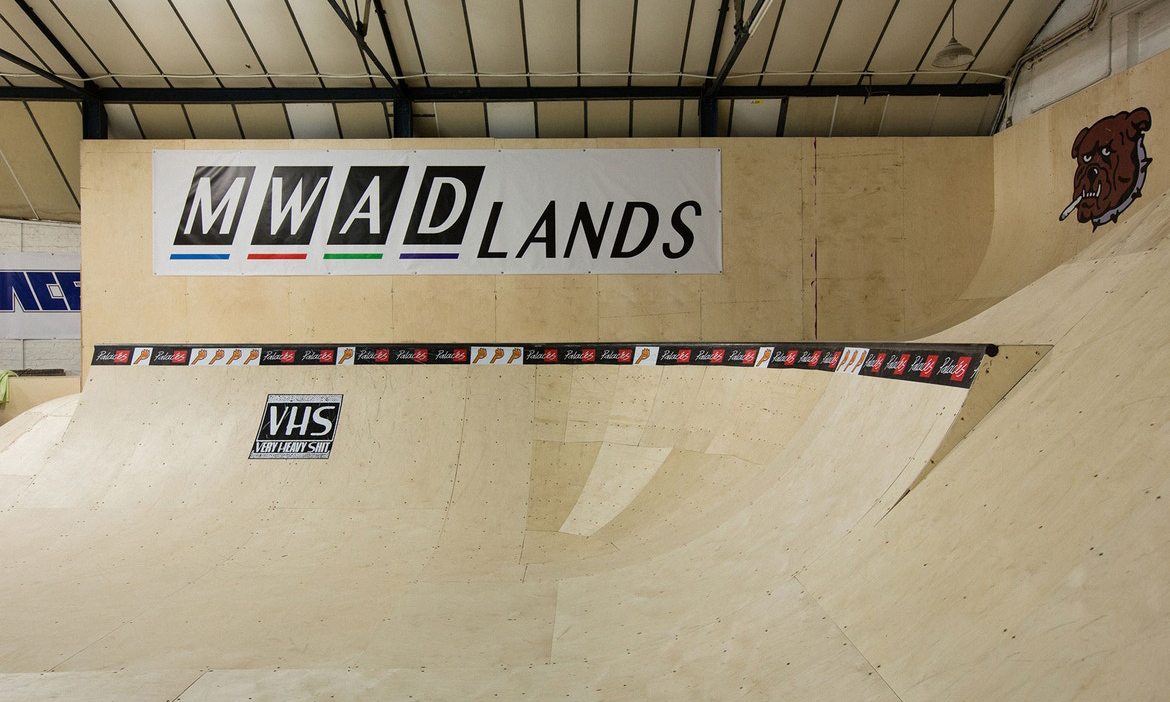Palace 新开设 “MWADLANDS” 滑板公园室内一览