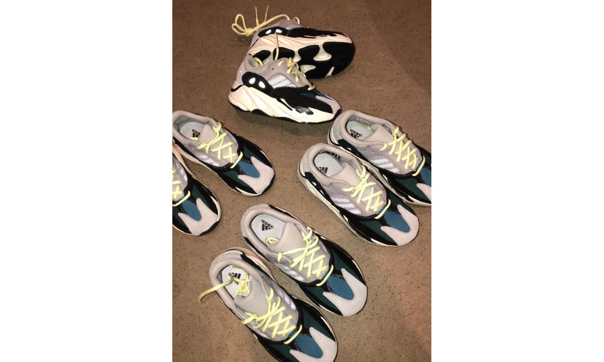 Kim Kardashian 曝光 YEEZY Wave Runner 700 童鞋版本