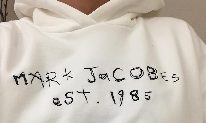 经常恶搞大牌的她如今跟 Marc Jacobs 正式合作了