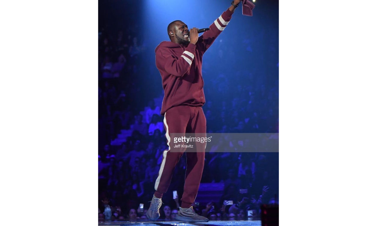350 V2 引发的骂战，Yeezy Mafia 指出 Stormzy 穿了假鞋
