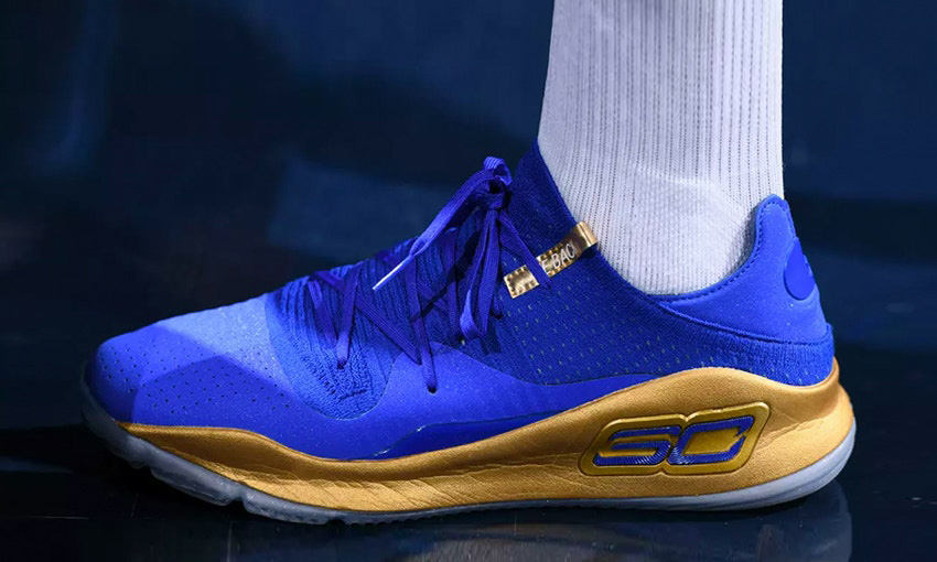 Stephen Curry 于热身时曝光新战靴