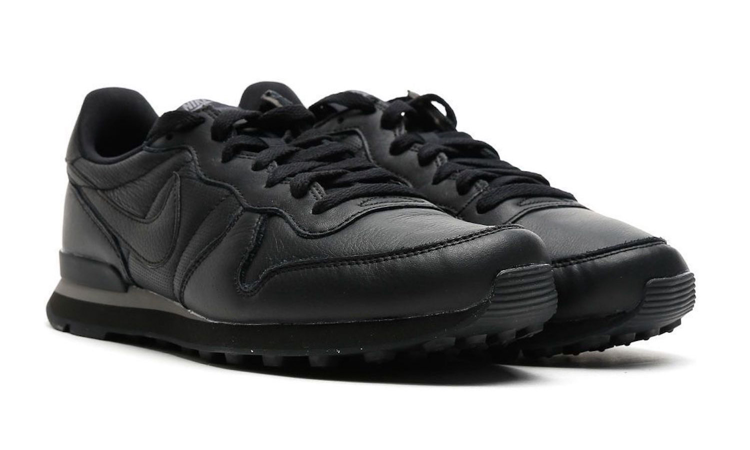 Nike Internationalist 全新 “Triple Black” 人气配色登场