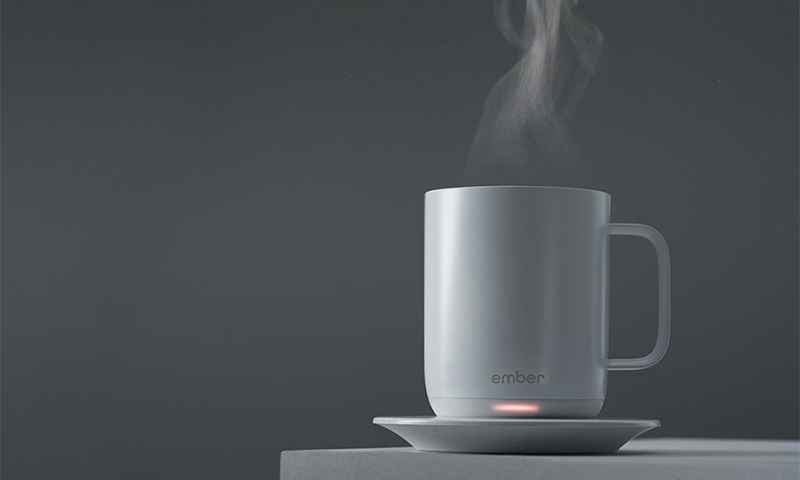 这个智能的咖啡杯，让你每一口都能喝到一样温度的咖啡