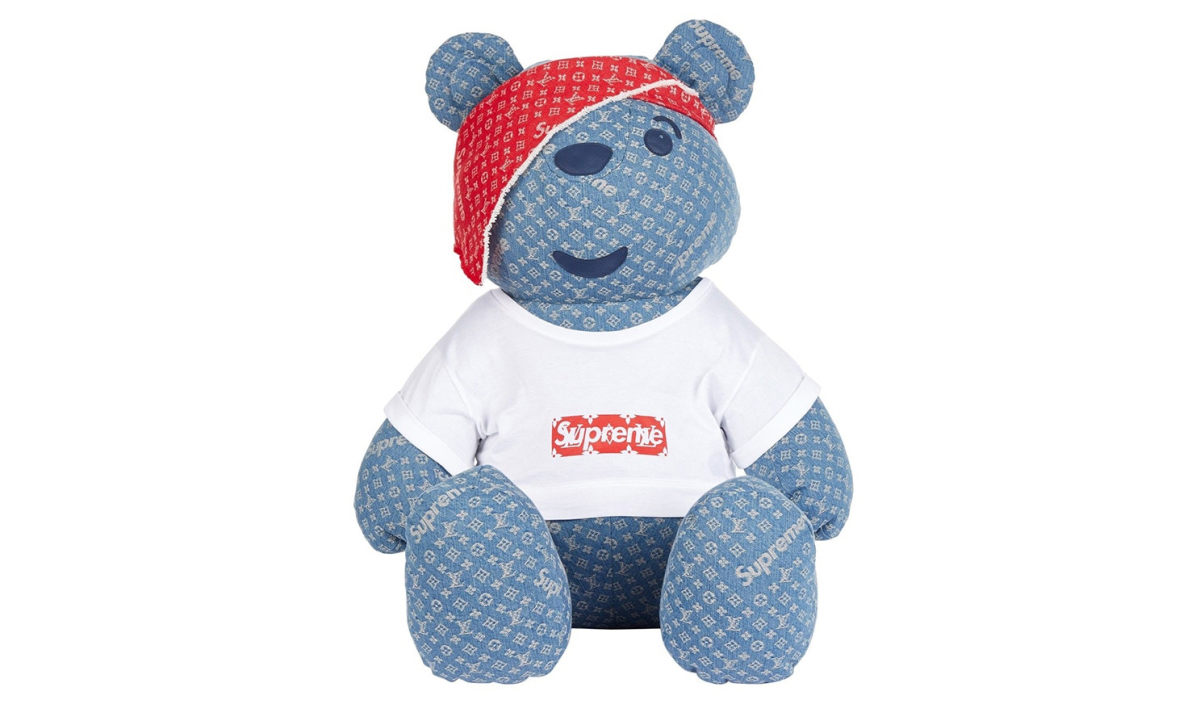 那只 Supreme x LV 小熊以超过 100,000 美金的价格成交