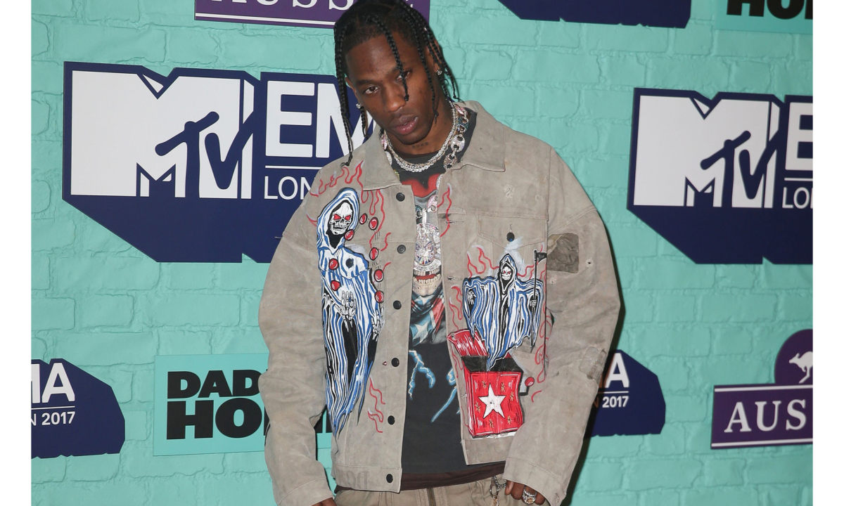 Travis Scott 穿着一件独一无二的 READYMADE 现身 EMA
