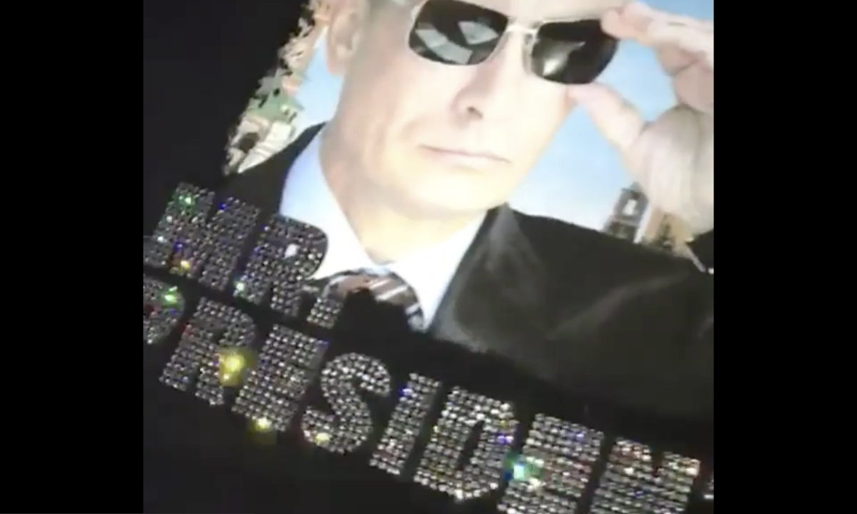 Heron Preston 用施华洛世奇水晶打造了一款普京 Tee