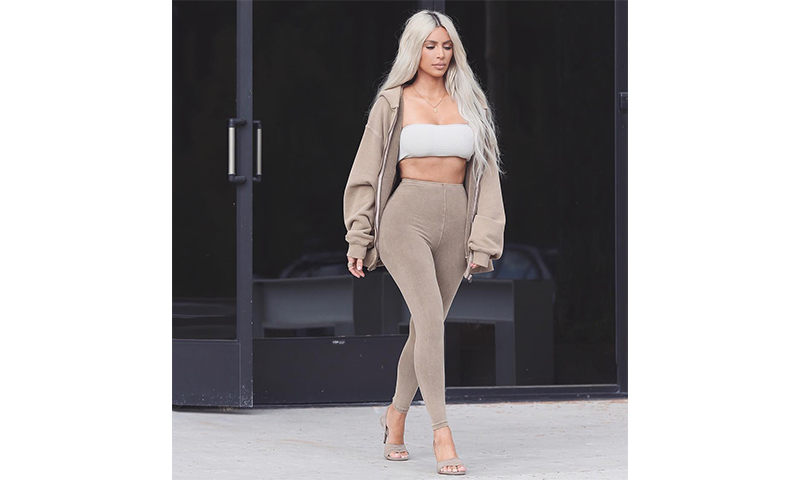 Kim Kardashian 亲自上身，YEEZY SEASON 6 系列释出