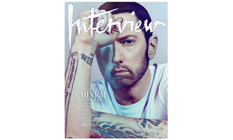 看看 Who is back，Eminem 登上《Interview》封面