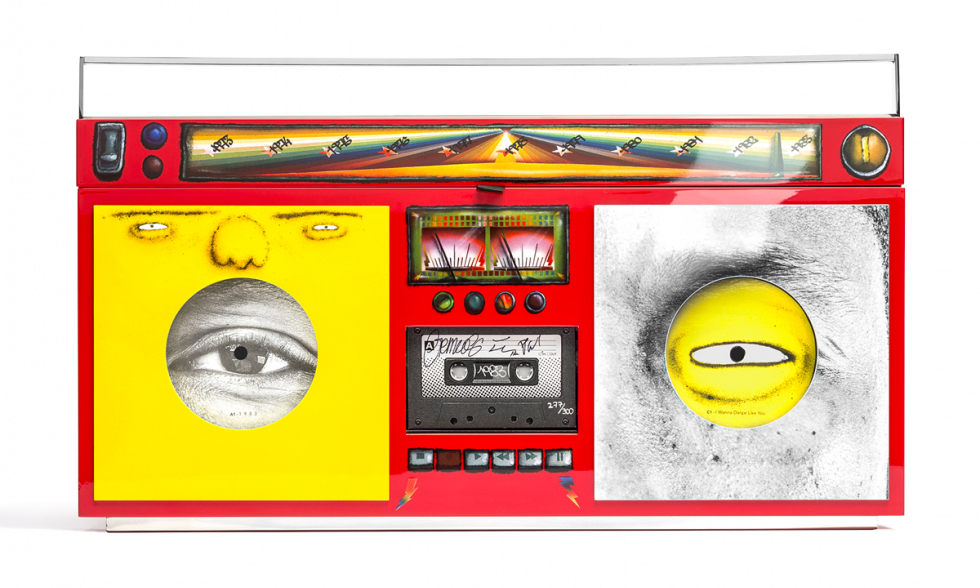 JR x Os Gemeos x Pharrell 联合发布 “BOOMBOX” 作品
