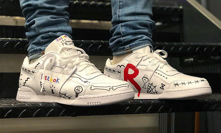 纯白的 Reebok 鞋成了 Trevor Andrew 的涂鸦板