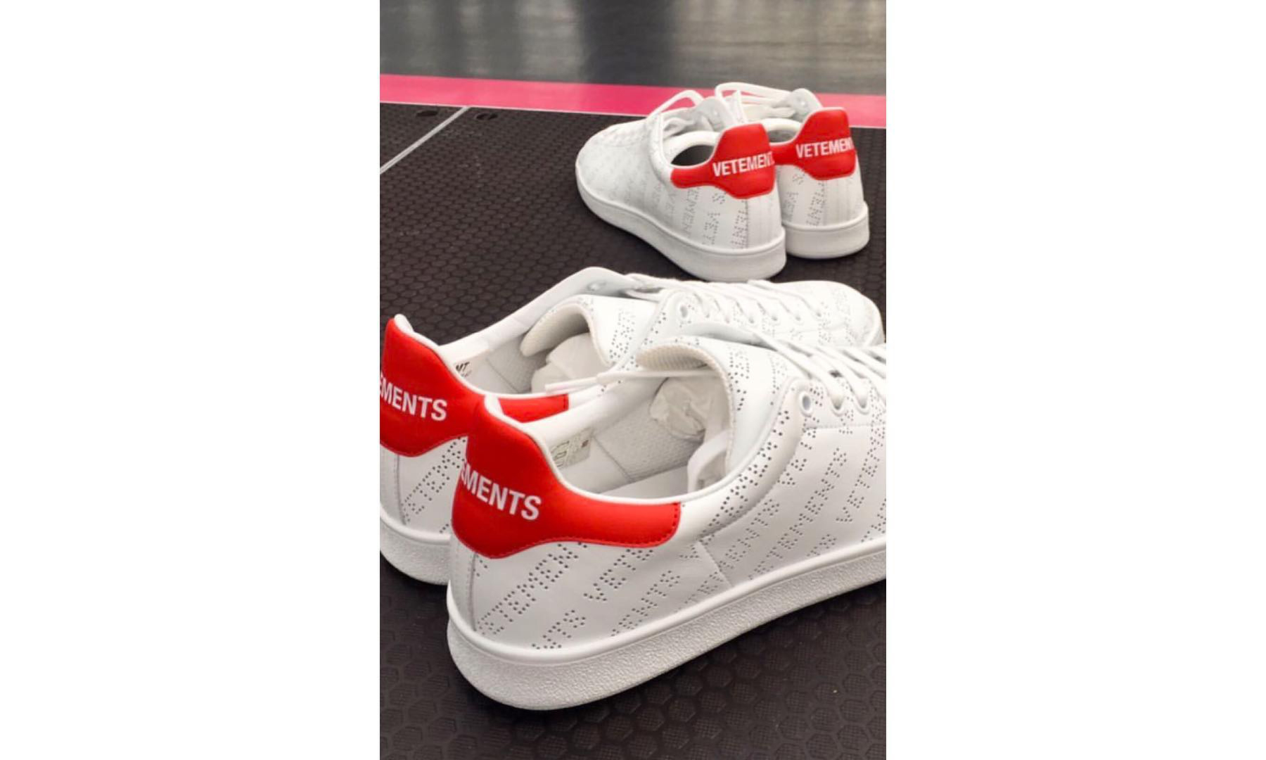 Vetements 的新款鞋来自与 adidas Stan Smith 的 “联乘”？