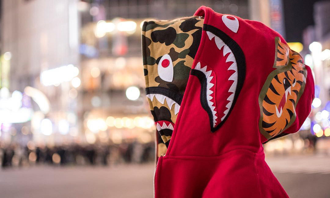 “双鲨” 上身，A BATHING APE® 推出双帽 SHARK 卫衣