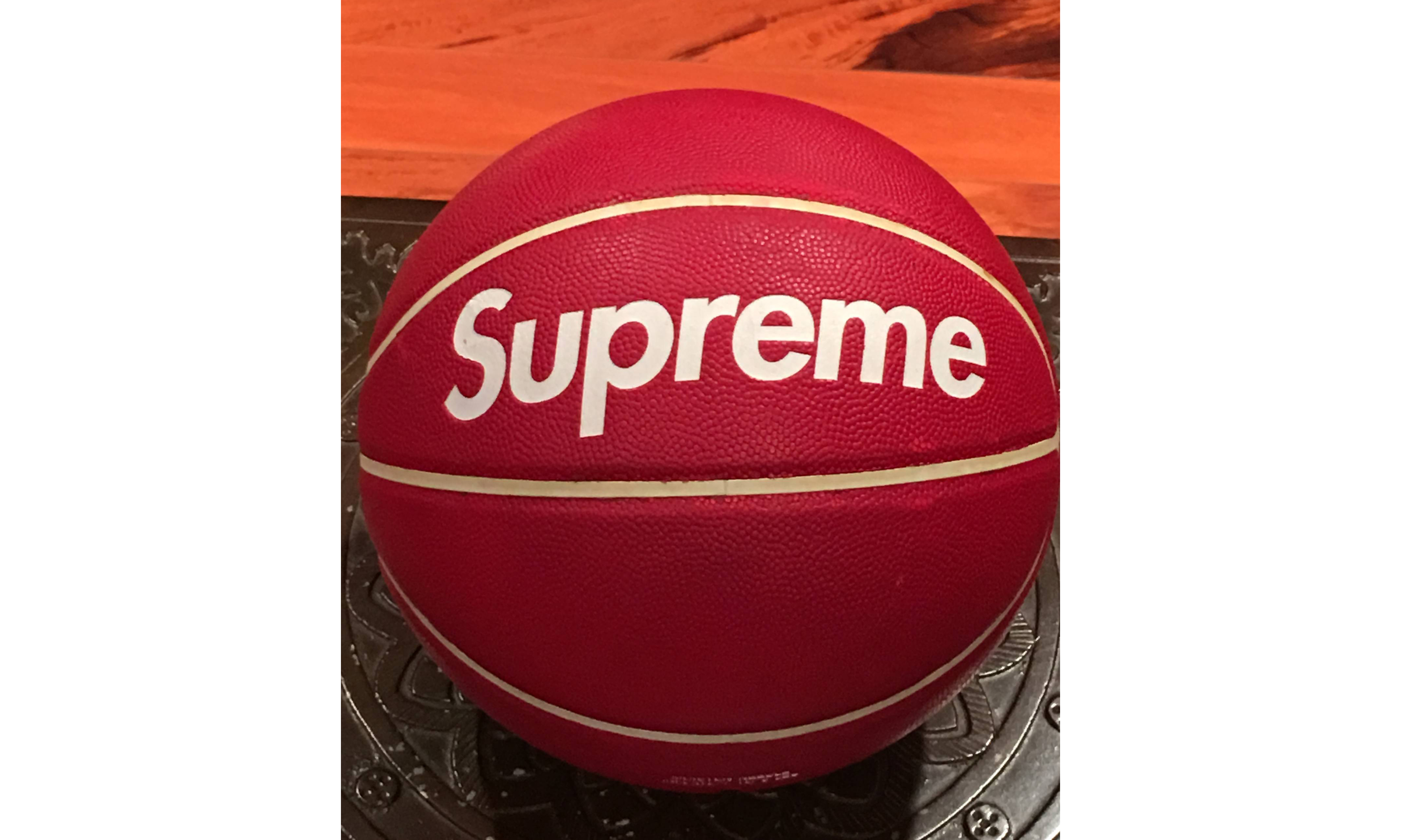 这颗 Supreme x 斯伯丁联名篮球居然卖 25,000 美元？