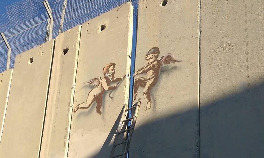 Banksy 在 “Walled Off Hotel” 周边又添全新街头艺术作品