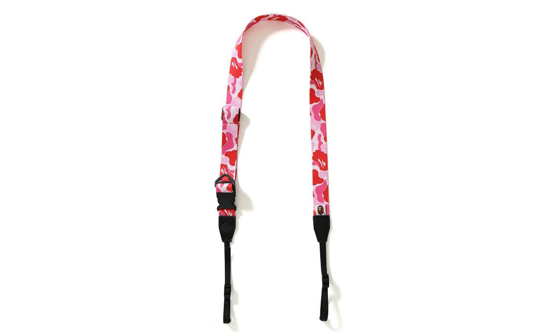 A BATHING APE® 即将发布一款迷彩相机带