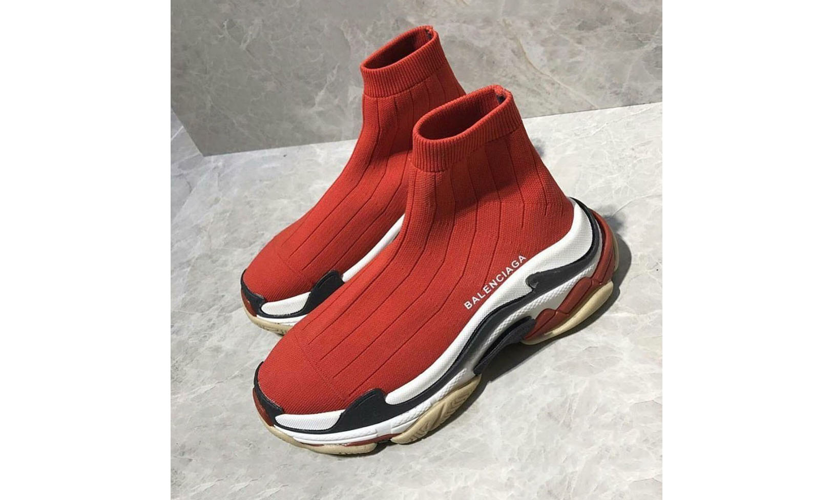 最强混血：Balenciaga “袜子 Triple S”