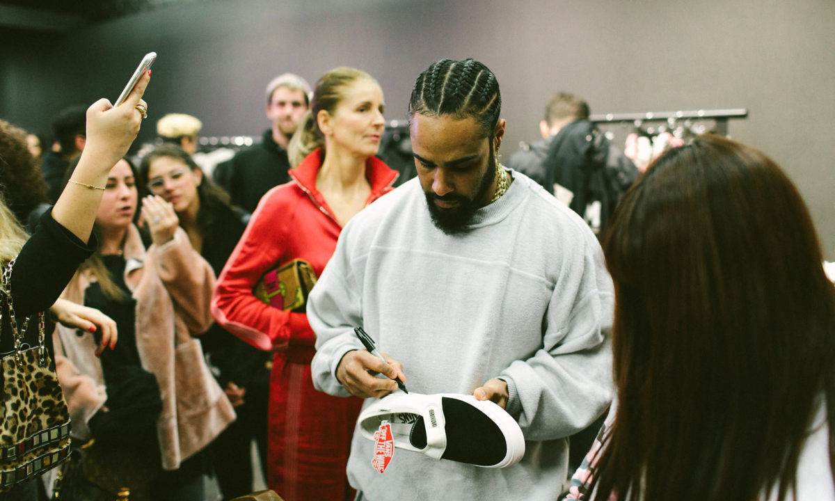 近赏 Fear of God 在 Maxfield LA 的圣诞 Pop-Up Store