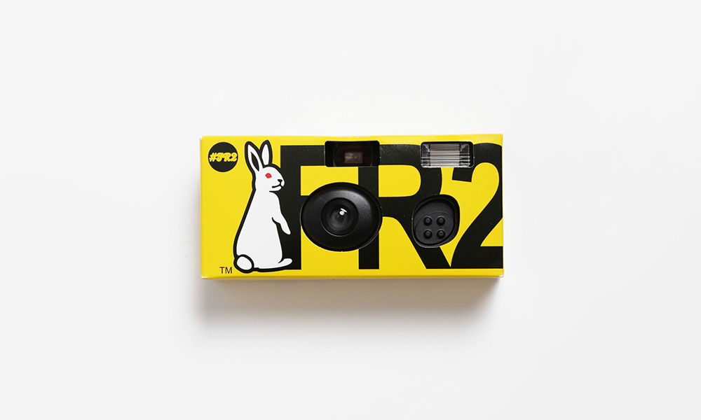 Fxxking Rabbits 推出全新一次性 FUJIFILM 相机