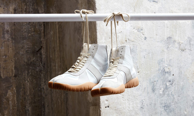 Maison Margiela 经典的 Tabi 鞋款推出运动鞋版本