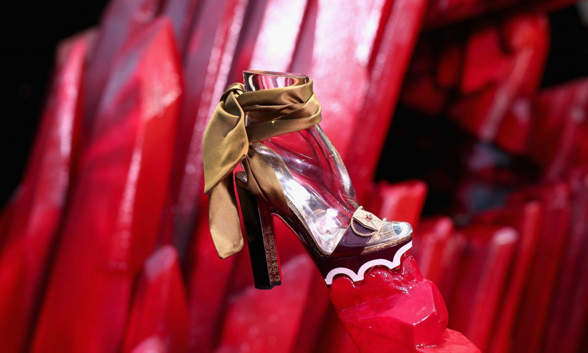 星战居然和 Christian Louboutin 展开限定高跟鞋系列