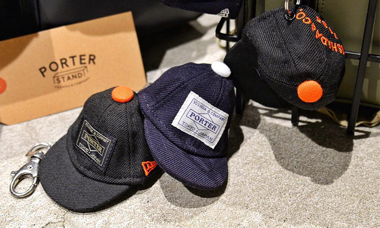 不只是包袋，PORTER 与 New Era 推出联名钥匙扣