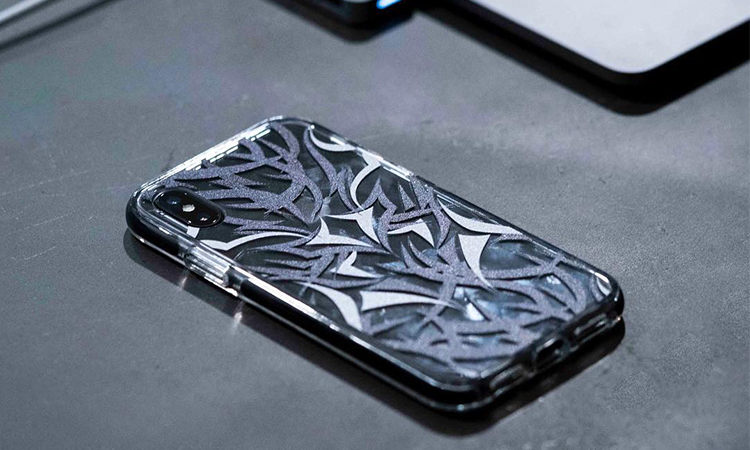 不只是鞋，CLOT “Alienegra” 这次还有手机壳和束绳袋可选