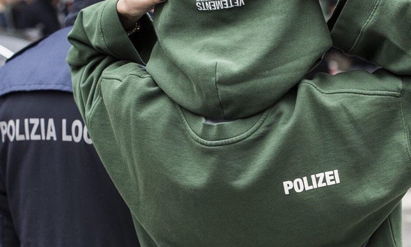 在荷兰鹿特丹穿 Gucci 或 Balenciaga 会被警察拦住？