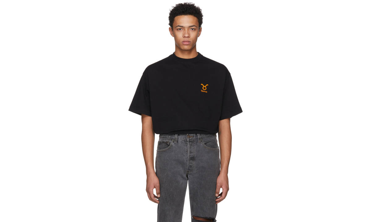 身份属性标识，VETEMENTS 12 星座主题 T恤上架 SSENSE