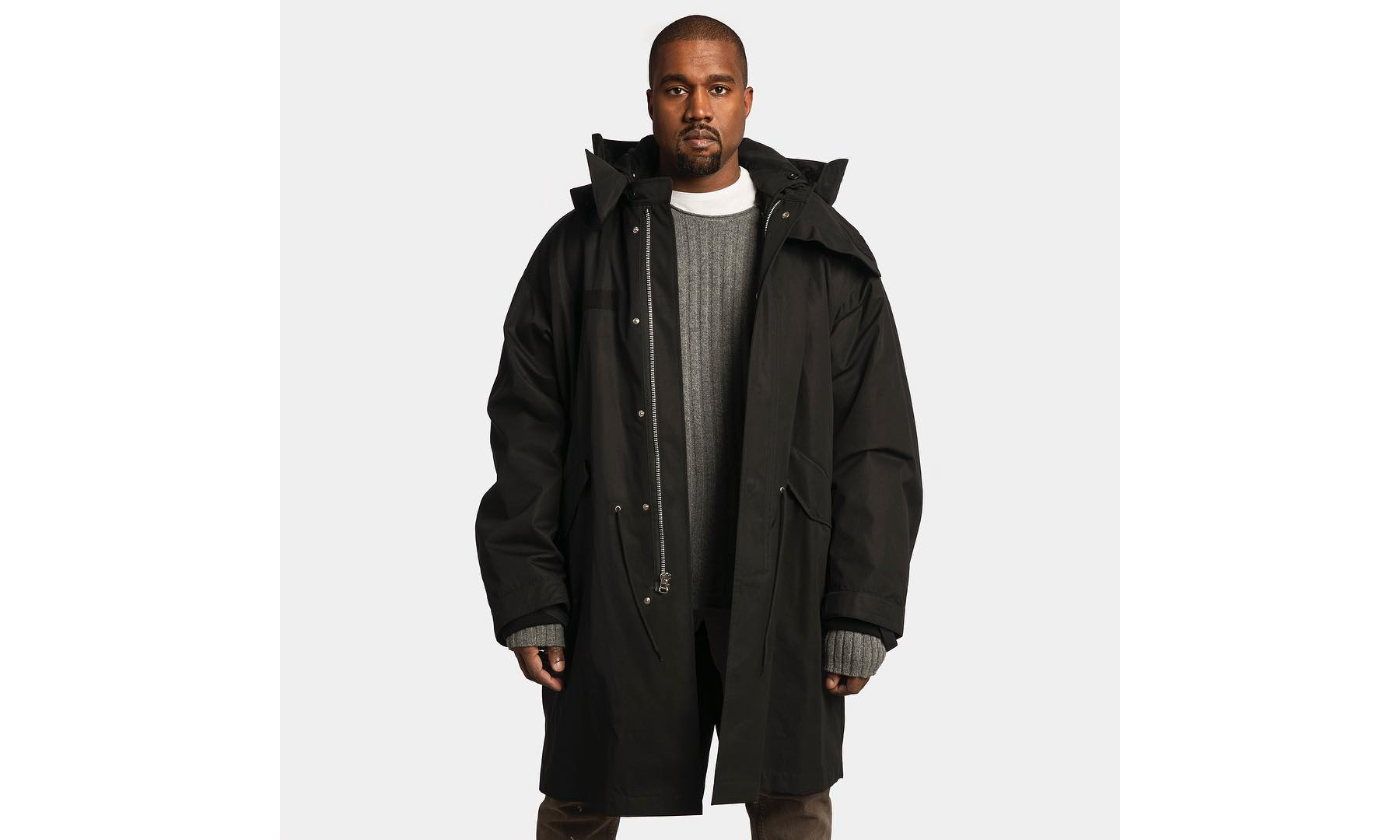 Kanye West 竟然给别家品牌当起了模特