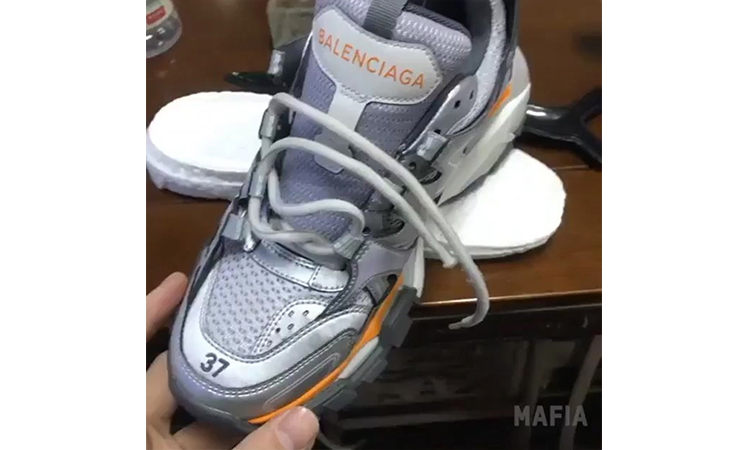 BALENCIAGA 这双 2018 新鞋款比 Triple S 更像 “老爹鞋”