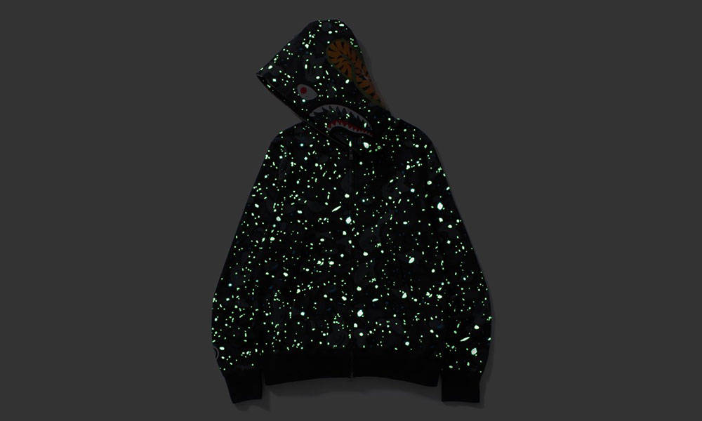 A BATHING APE® 推出 SPACE CAMO 鲨鱼头卫衣
