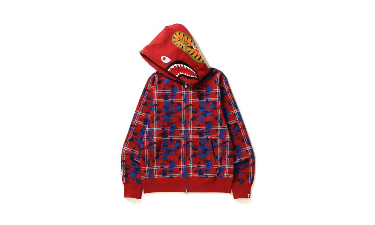 A BATHING APE® 推出 “Check Camo” 鲨鱼头卫衣