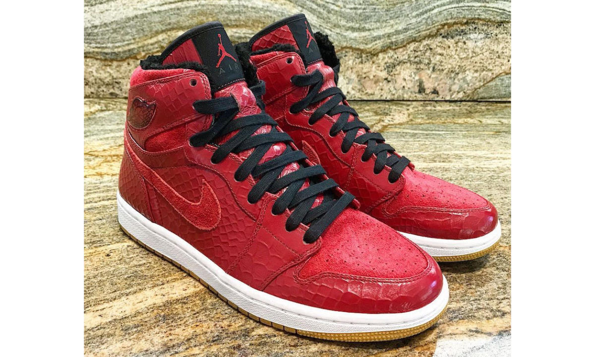 来看看未发售的 2008 Air Jordan I “Red Python” Sample