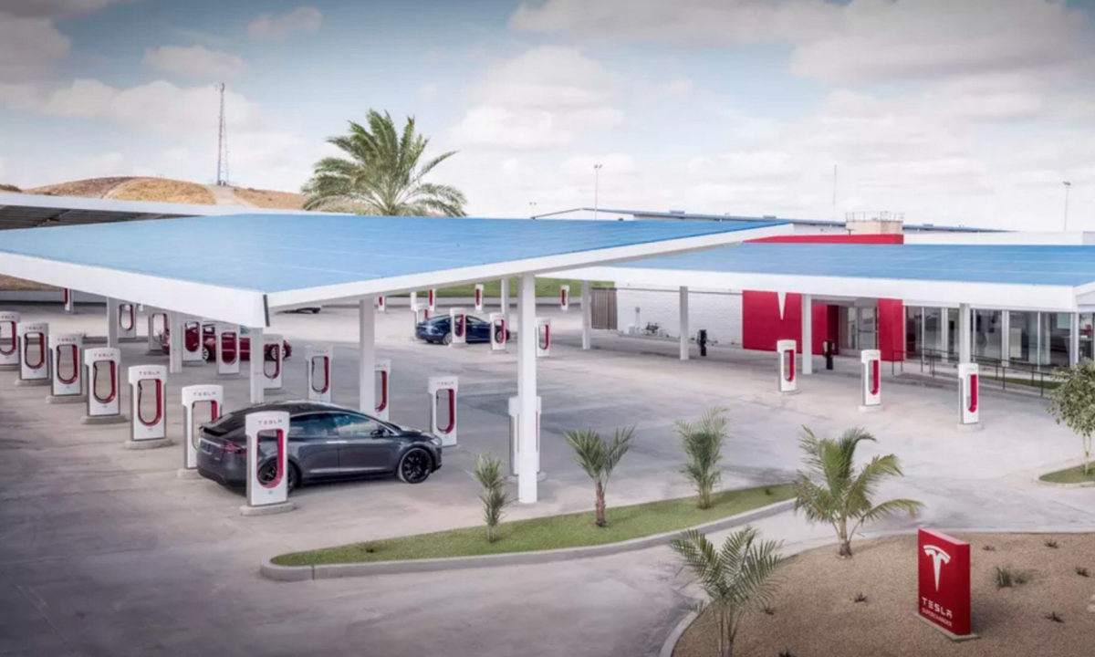 完善配置，Elon Musk 宣布特斯拉将建立充电站餐厅