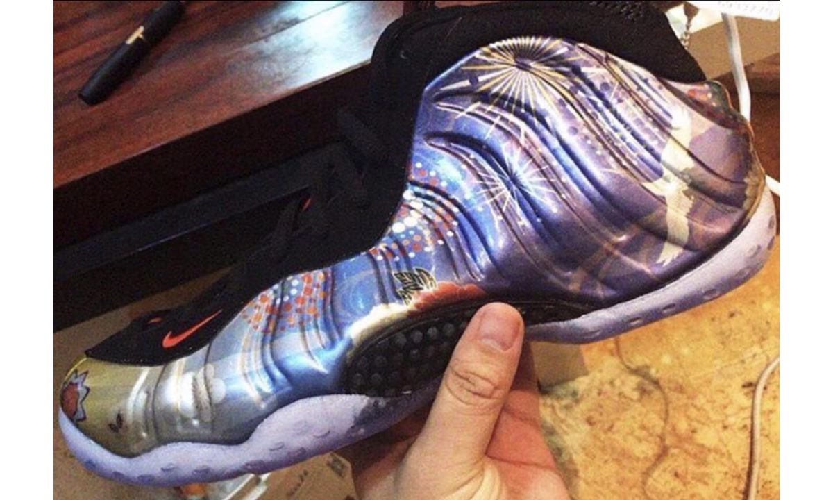 鞋身印满烟花？Air Foamposite One “新年喷”配色曝光
