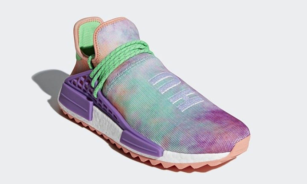 Pharrell Williams x adidas Originals HU NMD Trail “Chalk Coral” 发售日期释出