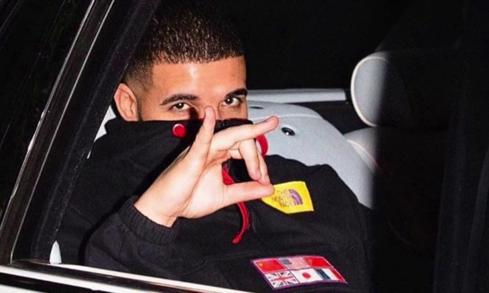 Drake 在《God’s Plan》MV 中给陌生人发了一百万美元