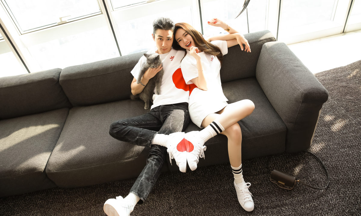 简约别致巧心打造，adidas Originals 推出 2018 情人节别注套装
